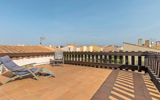 Seaside Family Apartment in Agde