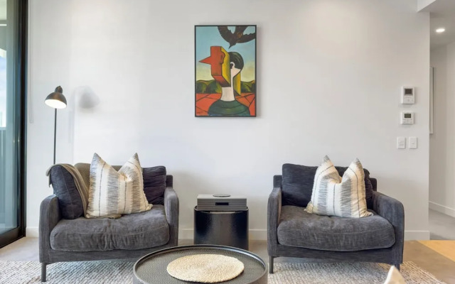 Sunny and Spacious in Wynyard Quarter