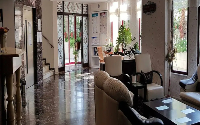 Azak Hotel
