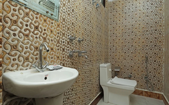 Qlark Rooms & Lawn By OYO Rooms