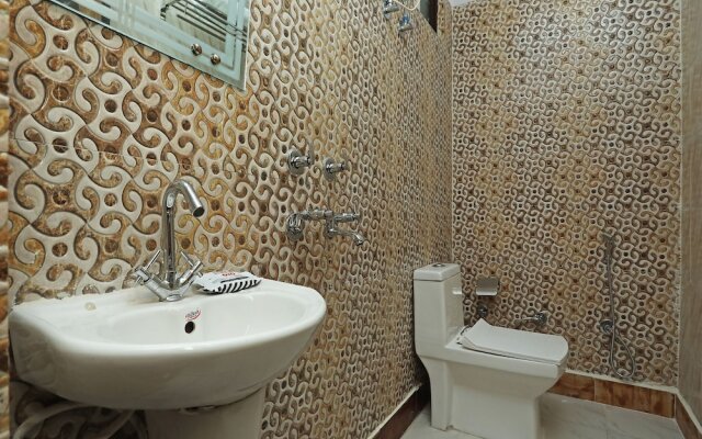 OYO 22663 Qlark Rooms & Lawn