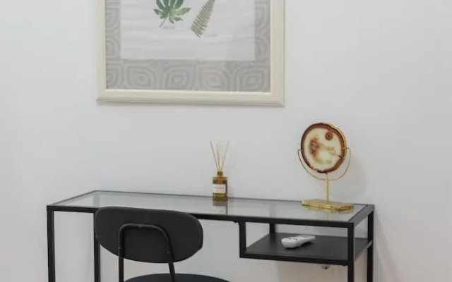 Fresh 2 Bdrm Apt in Koukaki