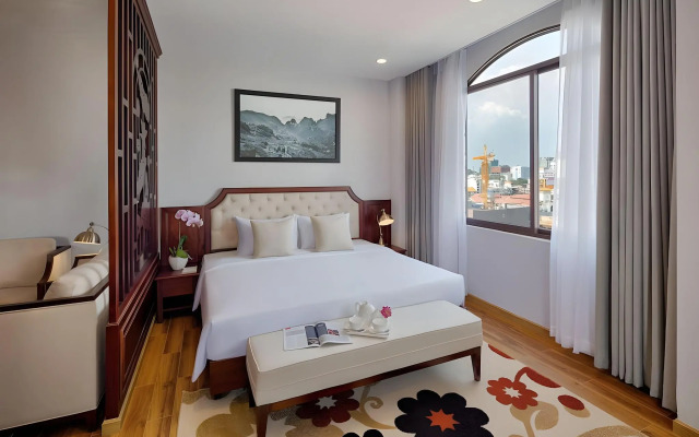 Happy Life Grand Hotel & Sky Bar