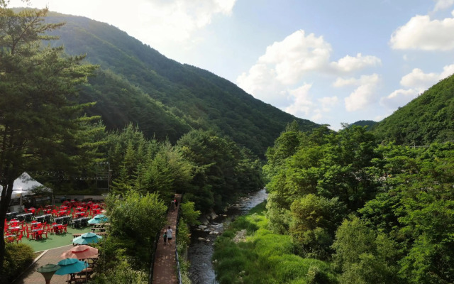 Mayhills Resort