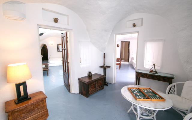 Alexander's Suites