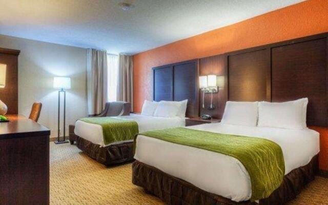 Comfort Inn & Suites Evansville Airport