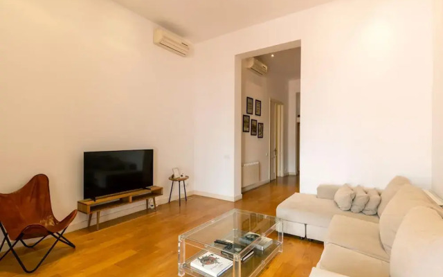 Designer s Three Bedroom Apartment With Terrace