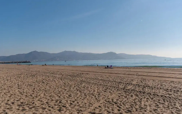 Cozy Apartment in Empuriabrava With Swimming Pool