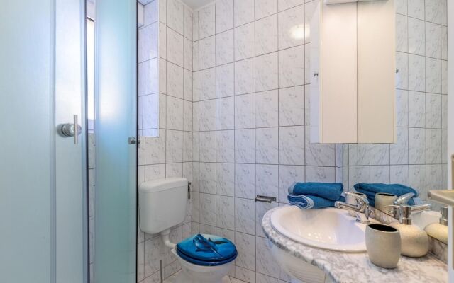 Stunning Home in Jadranovo With 5 Bedrooms, Jacuzzi and Wifi