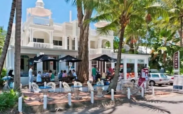 Palm Cove Studio Apartments