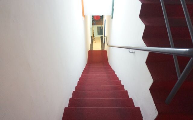 AL33 Leisure Hotel