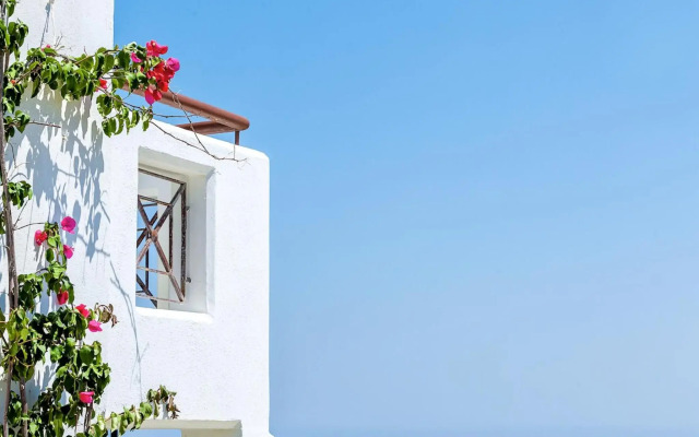 Xenios Dolphin Beach Hotel