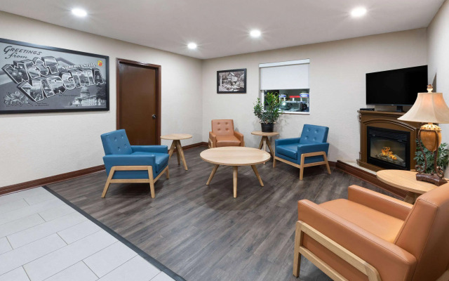 Super 8 by Wyndham Summersville/New River National Park