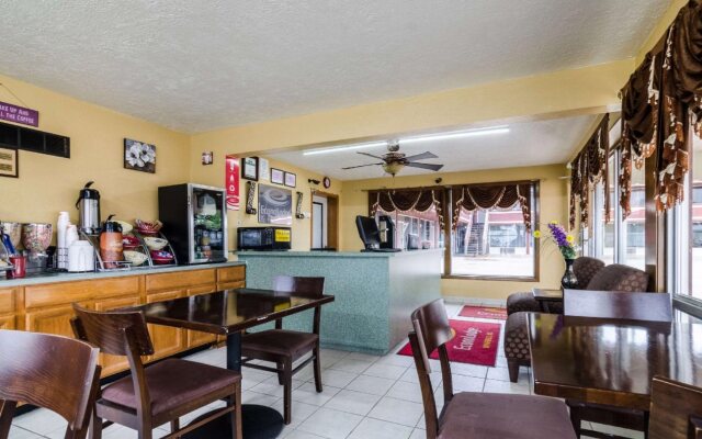 Econo Lodge Winfield