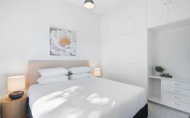Bright 3-bed With Garden by Banks Street Reserve