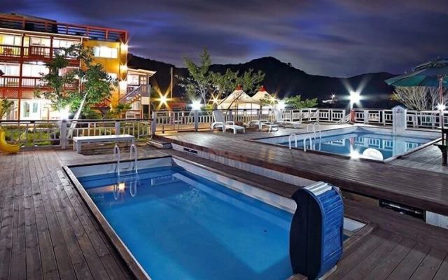 Favian Guest House