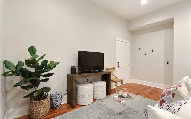 Gallery Stays - Parkside Suite