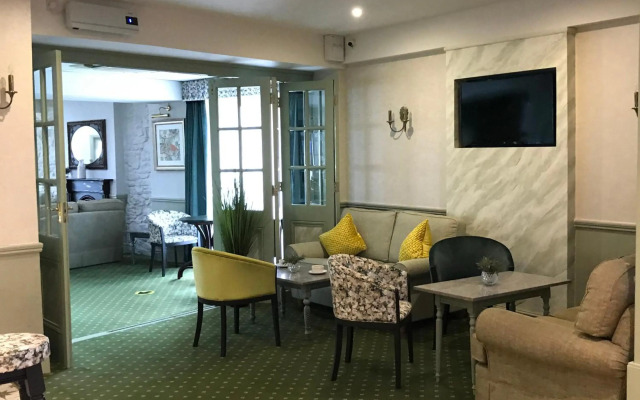 Falcon Hotel