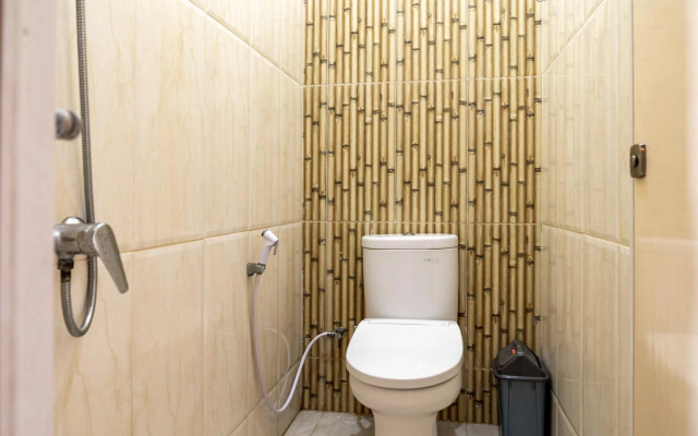 RedDoorz Hostel near LTC Glodok