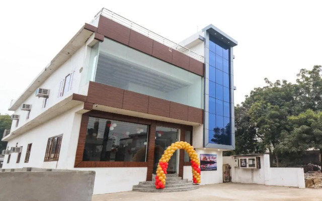 Taj Royal by OYO Rooms