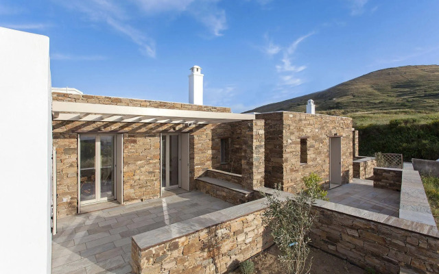 White Tinos Luxury Suites