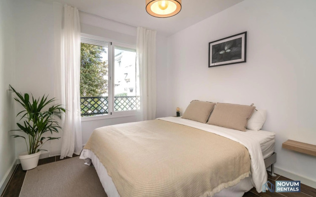 TOP RENOVATED 3-BDRM TOWNHOUSES with POOL, BBQ & ROOFTOP TERRACES