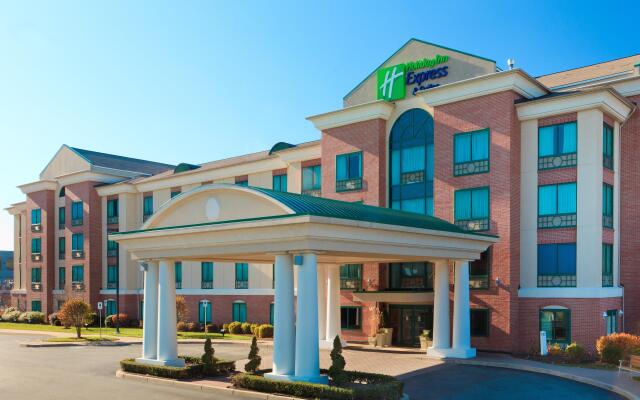 Holiday Inn Express Hotel & Suites Warwick-Providence (Arpt), an IHG Hotel