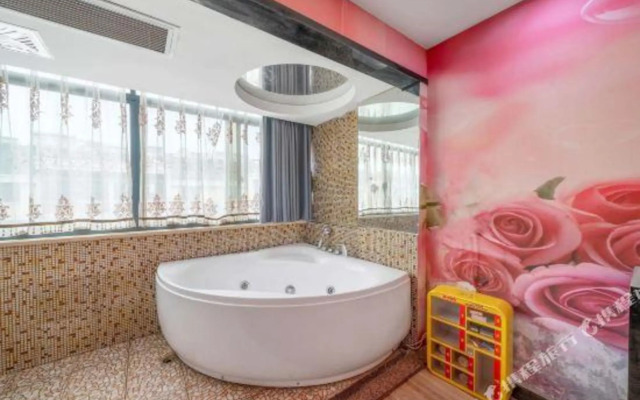 Qingman Light Luxury Hotel (Linping Qiosi Subway Station)