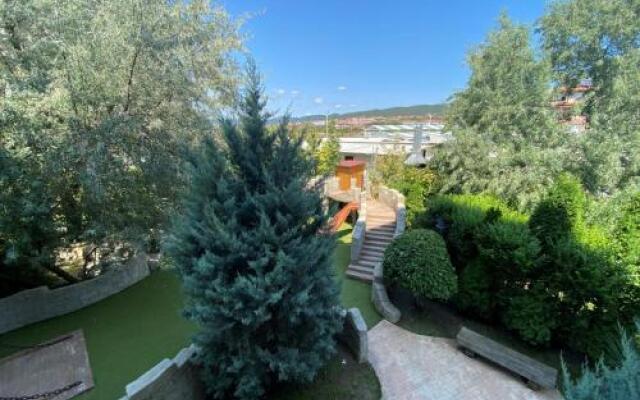 Bratanov Studio in Complex Harmony Suites 8