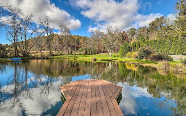 Fletcher Cabin: Wraparound Deck & Pond Access