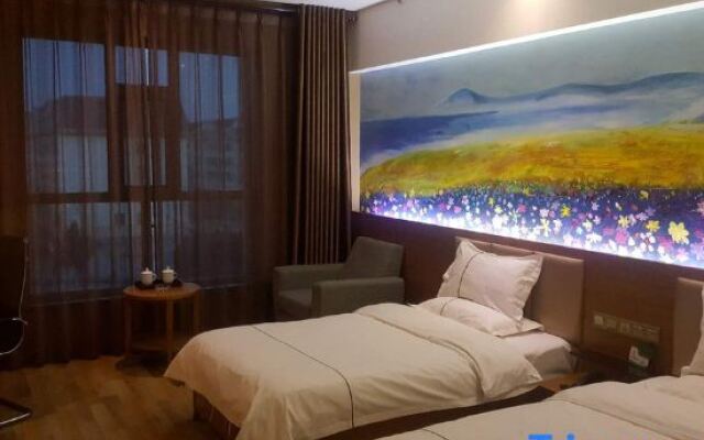 Yiju Fashion Hotel (Wuwei Railway Station Pedestrian Street)