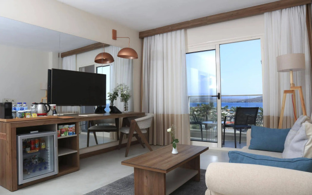 Design Plus Seya Beach Hotel