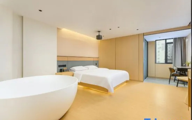 Night Lang Wisdom Hotel