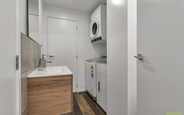 QV Modern Upscale Apartment - 1012