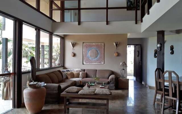 Casa na Praia de Taperapuan com piscina vista Mar