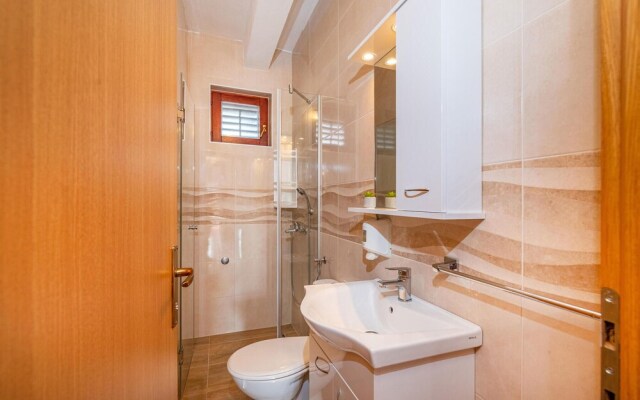 Amazing Home in Rovanjska With 4 Bedrooms, Jacuzzi and Wifi