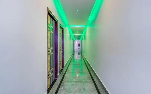 Hotel The Grand Bhavya Palace
