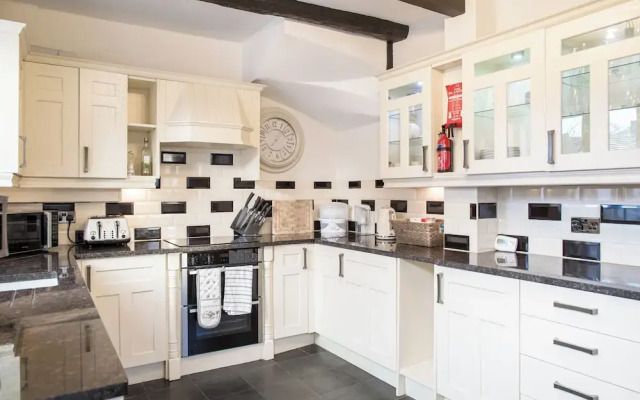Charming 2 BD House in Tewkesbury Centre