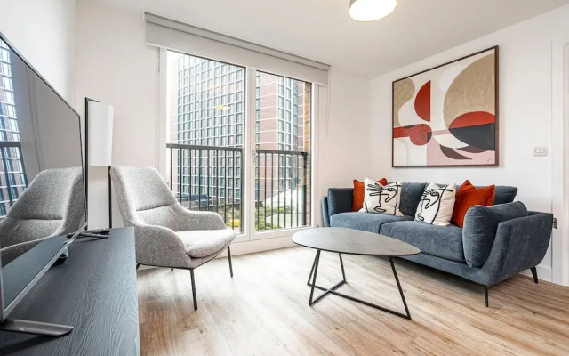 Waterside Flat in Central Leeds