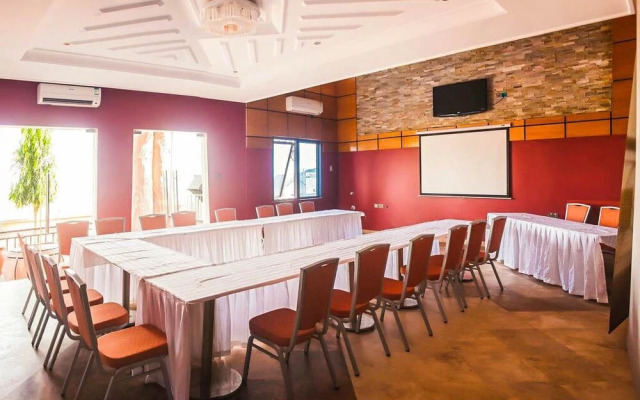 Triple Hill Hotel