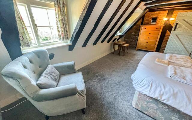 Victoria Cottage 3 Bedroom Grade 2 Listed Cottage Ref#421