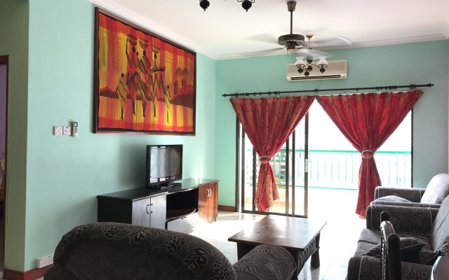 Sunset & Seaview Vacation Condos at Marina Court Resort Condo – Guest Rooms – Kota Kinabalu