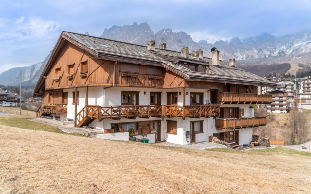 Cortina Lodge Stunning View R&R