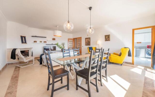 GuestReady - A Vibrant Getaway