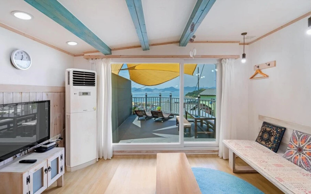 Namhae Gooreamyelmae Pension