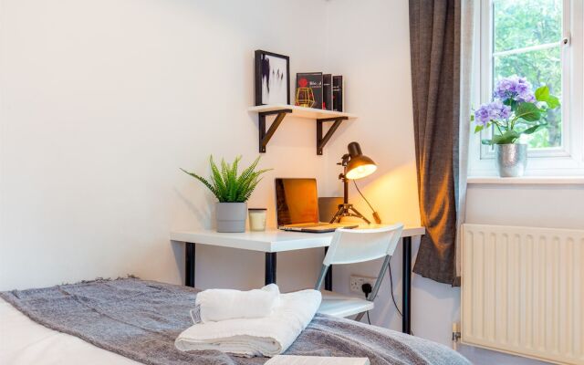 Anson House - Deluxe Guest Room 2