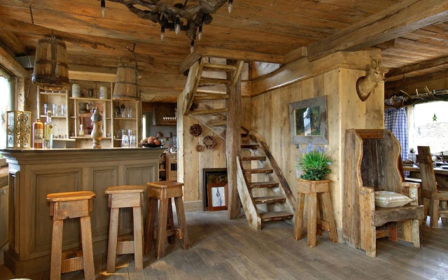 Luxurious Chalet with Hot Tub & Sauna in Thirimont