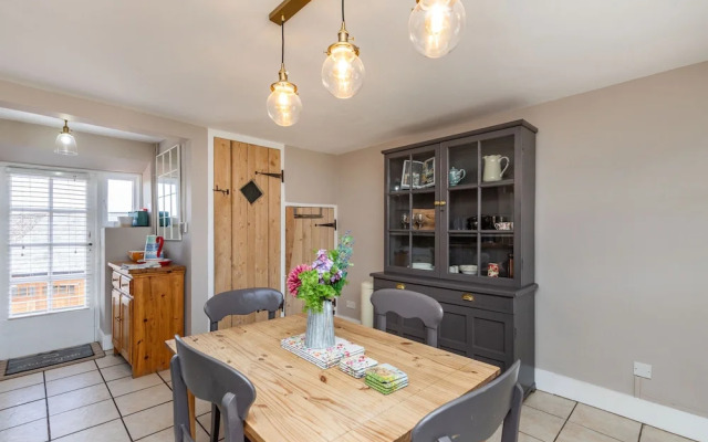 4 Canalside Cottages