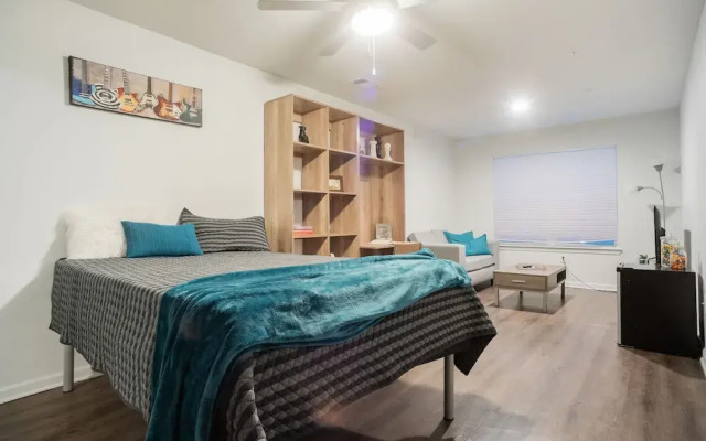Upstay - Condo With Pool-gym-games-bbq - Walk to Uoft