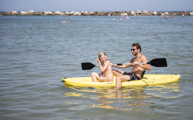 Club Hotel Bikini & Tropicana